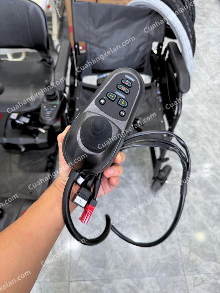 Tay điều khiển xe lăn điện