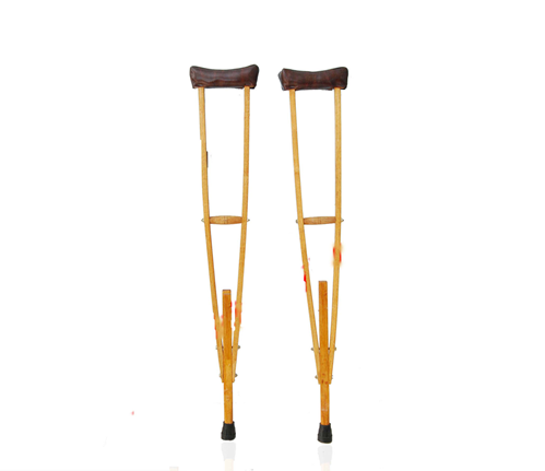 Nạng gỗ có nhiều khuyết điểm hơn khi so sánh nạng nhôm và nạng gỗ