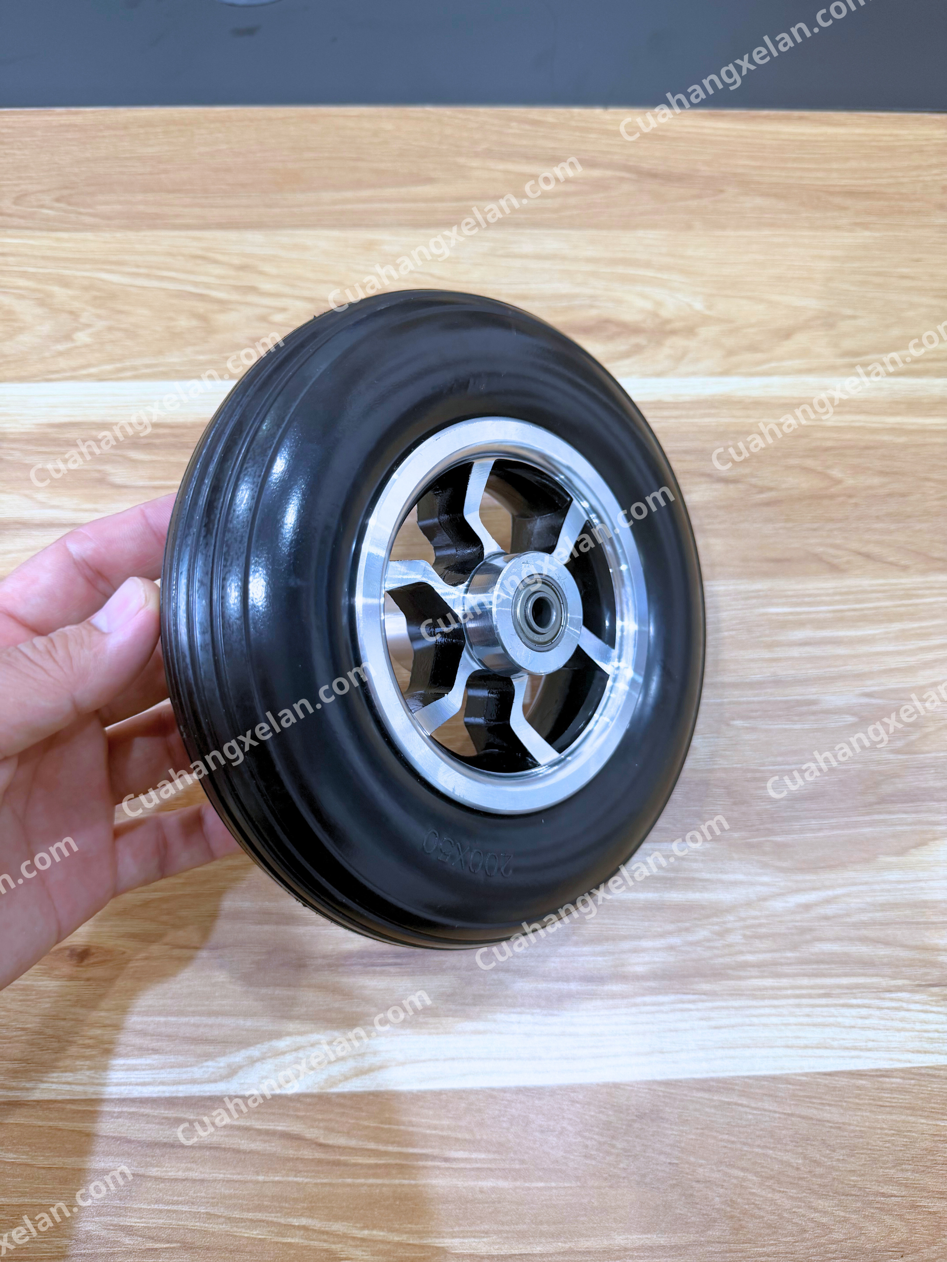 Bánh trước xe lăn điện