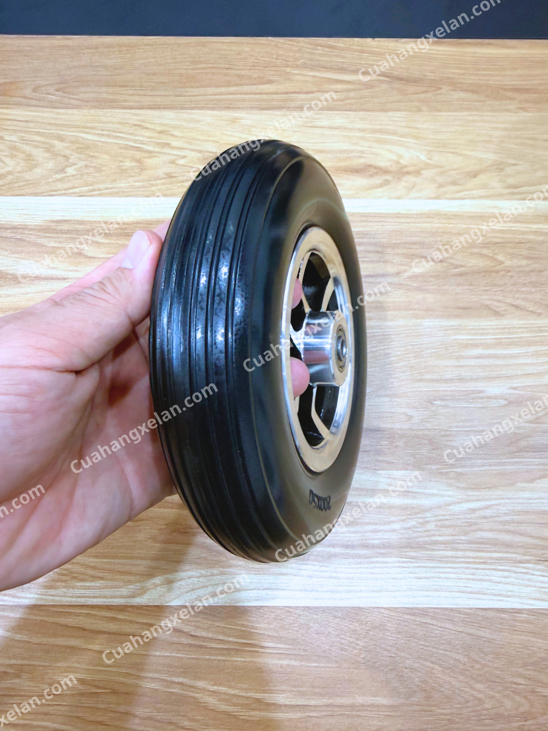 Bánh trước xe lăn điện