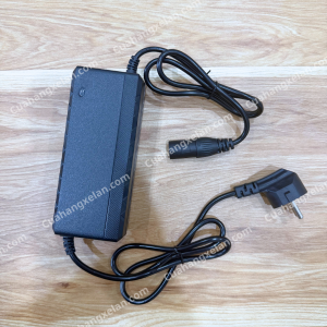 Sạc ắc quy xe lăn điện